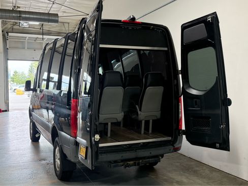 Used 2019 Freightliner Sprinter 2500 AWD/4WD image 4