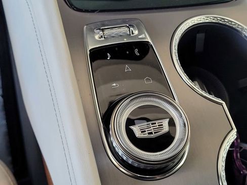 Used 2026 Cadillac Vistiq Luxury image 13