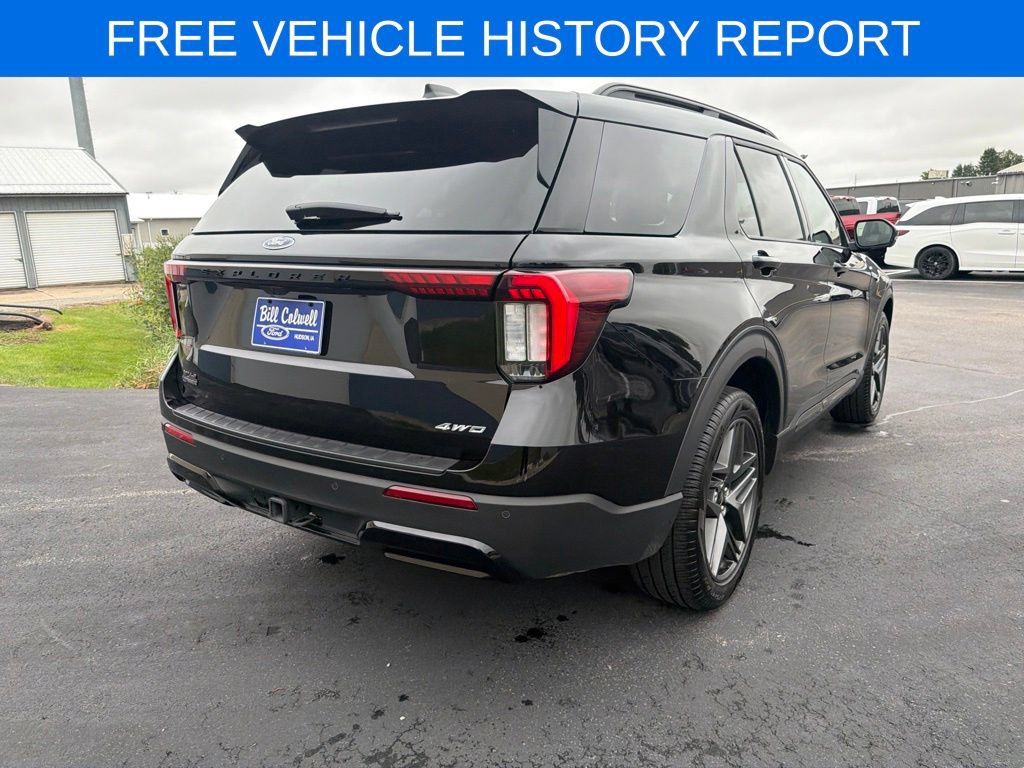 Used 2025 Ford Explorer ST-Line w/ ST-Line Street Pack AWD/4WD image 4