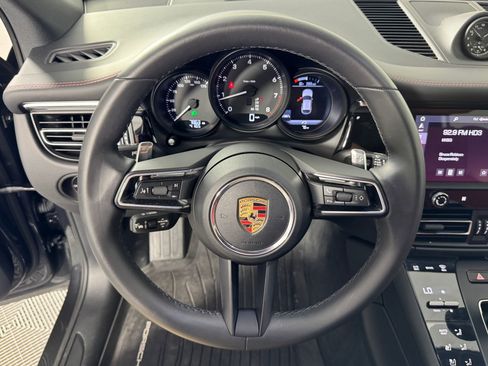 Certified 2025 Porsche Macan image 18