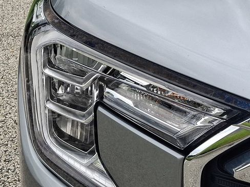 Used 2023 GMC Terrain SLT FWD image 9