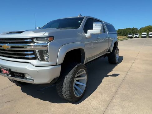 Used 2021 Chevrolet Silverado 2500 High Country AWD/4WD image 3