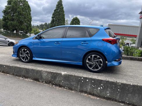 Used 2018 Toyota Corolla iM FWD image 5