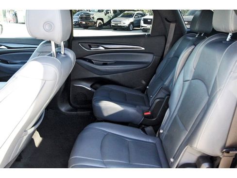 Used 2022 Buick Enclave Premium image 31