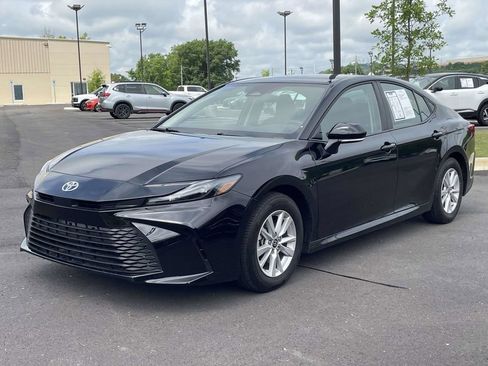 Used 2025 Toyota Camry LE FWD image 7