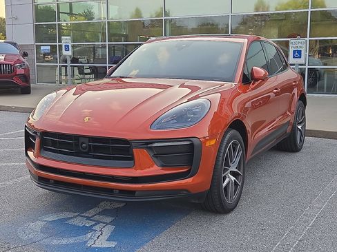 Used 2023 Porsche Macan AWD/4WD image 2