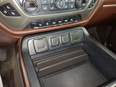 Used 2016 Chevrolet Silverado 1500 High Country w/ High Country Premium Package AWD/4WD image 23