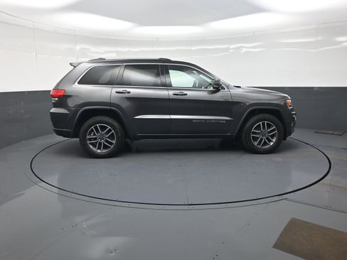 Used 2019 Jeep Grand Cherokee Limited AWD/4WD image 2