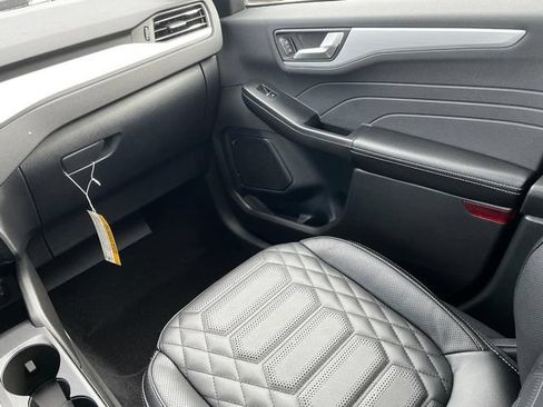 New 2024 Ford Escape SE w/ PHEV Premium Package FWD image 8