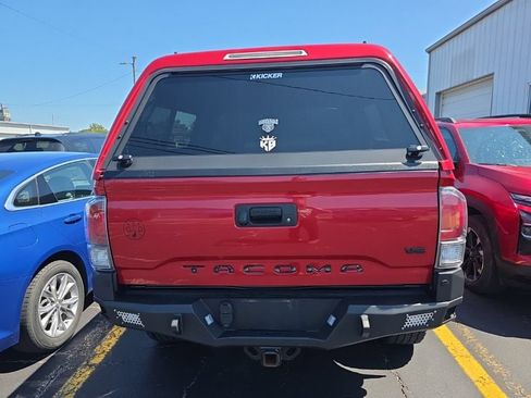 Used 2022 Toyota Tacoma TRD Sport w/ TRD Premium Sport Package AWD/4WD image 3