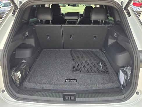 Certified 2025 Volkswagen Tiguan SEL R-Line AWD/4WD image 16