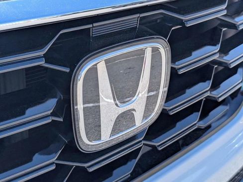 Used 2025 Honda Pilot Touring image 4