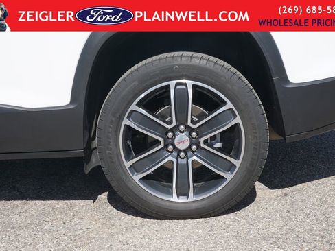 Used 2023 GMC Acadia SLT w/ Preferred Package AWD/4WD image 9