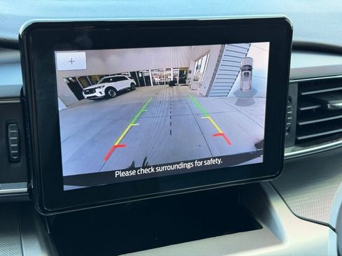 Used 2022 Ford Explorer XLT w/ Equipment Group 202A image 14