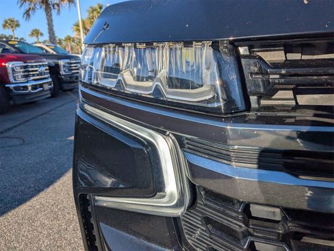 Used 2022 Chevrolet Suburban Z71 image 10