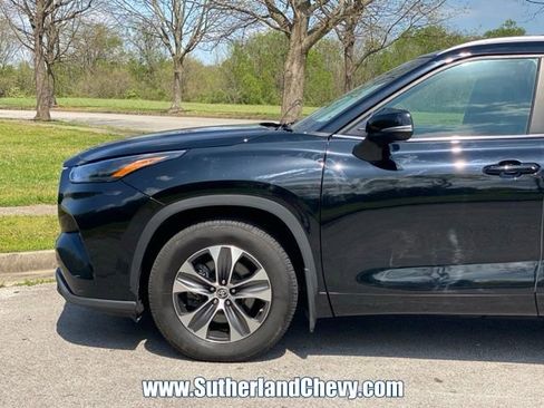Used 2023 Toyota Highlander XLE image 10