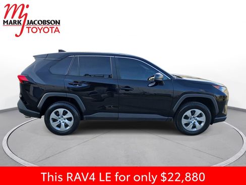 Used 2022 Toyota RAV4 LE image 6