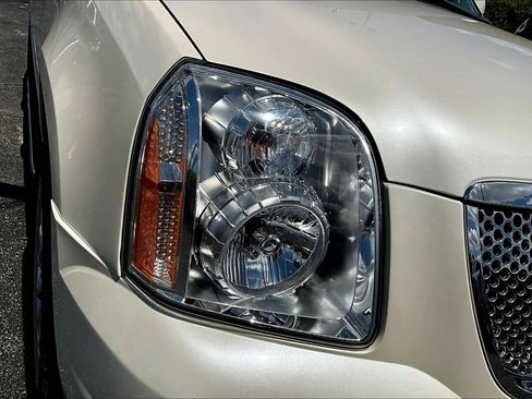 Used 2013 GMC Yukon Denali AWD/4WD image 32
