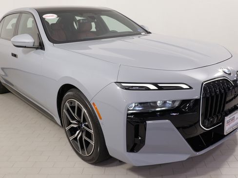 Used 2024 BMW 740i xDrive image 5