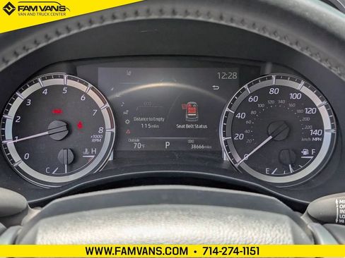 Used 2023 Toyota Highlander XLE FWD image 23