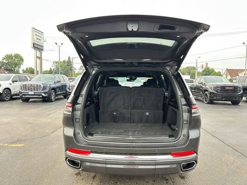 Used 2022 Jeep Grand Cherokee L Overland w/ Luxury Tech Group IV AWD/4WD image 9