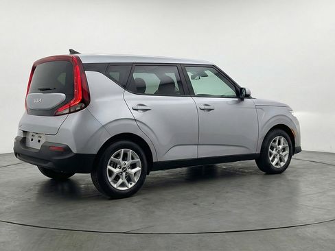 Used 2025 Kia Soul LX w/ LX Technology Package FWD image 9