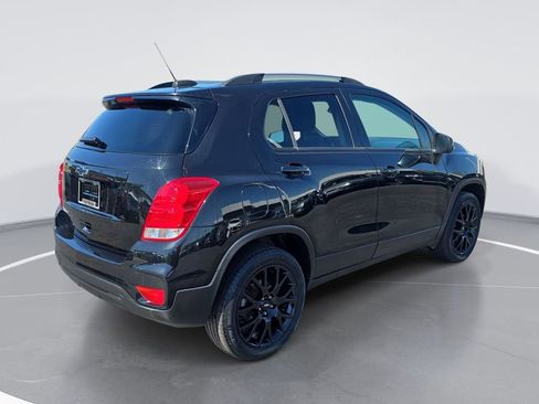 Used 2021 Chevrolet Trax LT w/ Midnight Edition AWD/4WD image 3