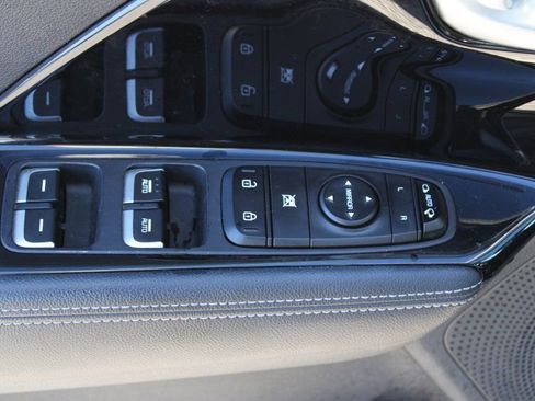 Used 2022 Kia Niro EX Premium image 10