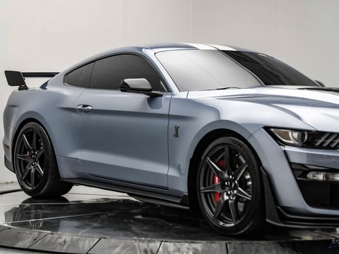 Used 2022 Ford Mustang Shelby GT500 w/ Carbon Fiber Track Pack RWD image 31