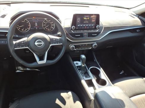 Used 2024 Nissan Altima 2.5 SV FWD image 23