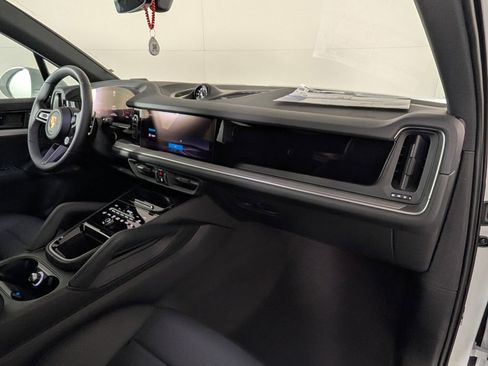 New 2026 Porsche Cayenne S AWD/4WD image 19