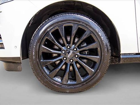 Used 2020 Lincoln Navigator Reserve AWD/4WD image 9
