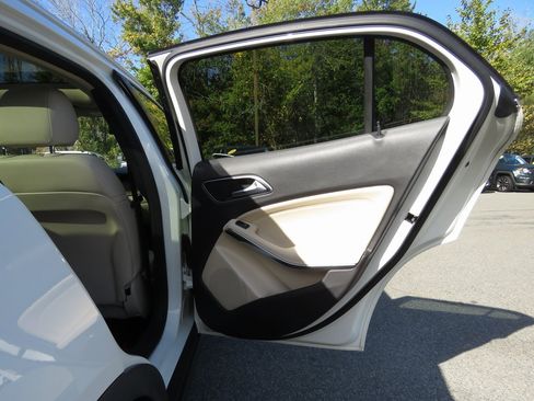 Used 2018 Mercedes-Benz GLA 250 4MATIC image 16