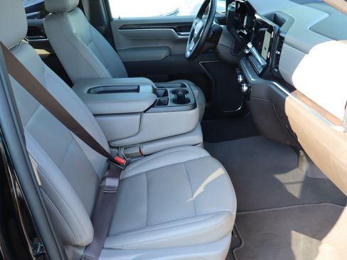Used 2025 GMC Sierra 1500 SLT AWD/4WD image 35