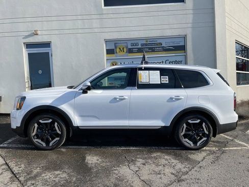Certified 2024 Kia Telluride EX w/ EX Captain's Chair Package image 2