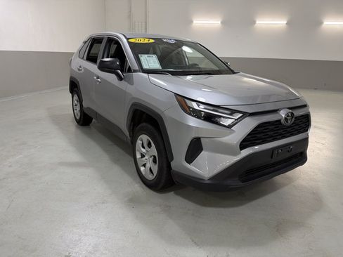 Used 2024 Toyota RAV4 LE AWD/4WD image 4