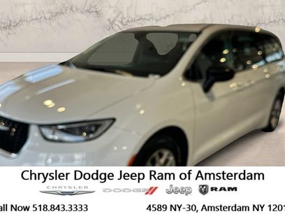Used 2024 Chrysler Pacifica Touring-L