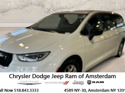 Used 2024 Chrysler Pacifica Touring-L FWD image 1