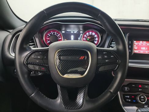 Used 2016 Dodge Challenger SXT image 17