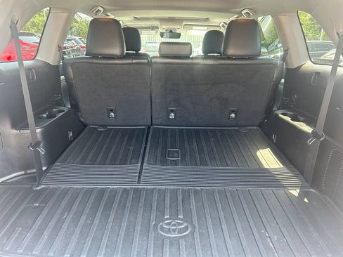Used 2019 Toyota Highlander XLE AWD/4WD image 18