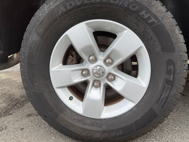 Used 2020 RAM 1500 Classic SLT AWD/4WD image 12