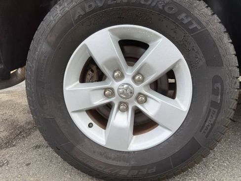 Used 2020 RAM 1500 Classic SLT image 12