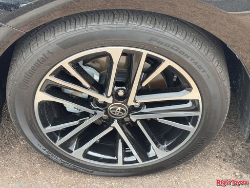 Used 2025 Toyota Camry XLE w/ Premium Plus Package image 8