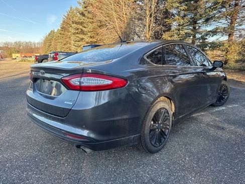 Used 2016 Ford Fusion SE w/ Equipment Group 202A image 3