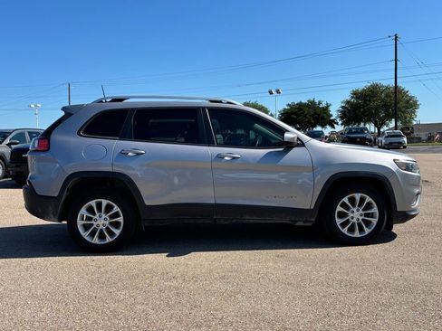 Used 2020 Jeep Cherokee Latitude FWD image 4