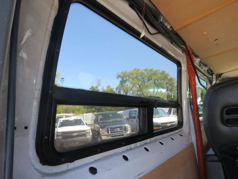 Used 2010 Freightliner Sprinter 2500 RWD image 32