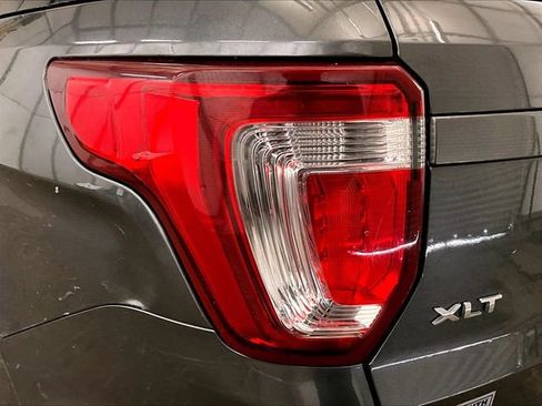 Used 2018 Ford Explorer XLT w/ Equipment Group 202A AWD/4WD image 30