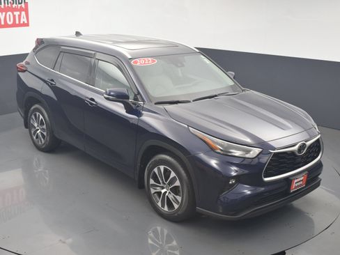 Used 2022 Toyota Highlander XLE AWD/4WD image 27
