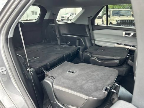 Used 2023 Ford Explorer XLT w/ Equipment Group 202A AWD/4WD image 48