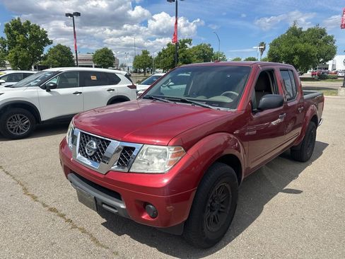 Used 2015 Nissan Frontier SV image 3